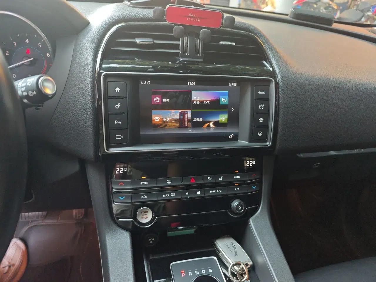 Jaguar F-PACE 2016 2.0T Two-Wheel Drive Urban Luxury Edition — миниатюра 13