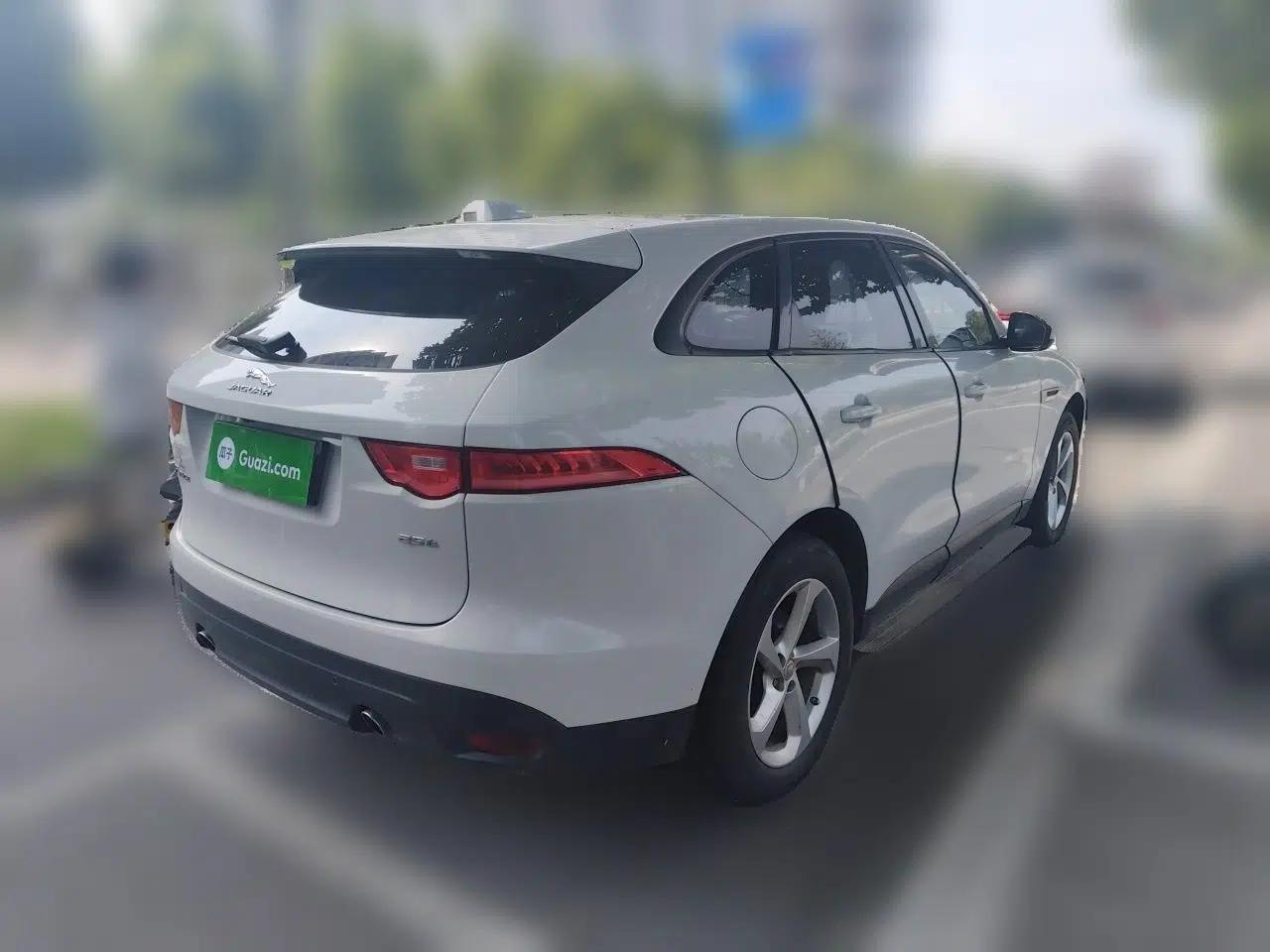 Jaguar F-PACE 2016 2.0T Two-Wheel Drive Urban Luxury Edition — миниатюра 6