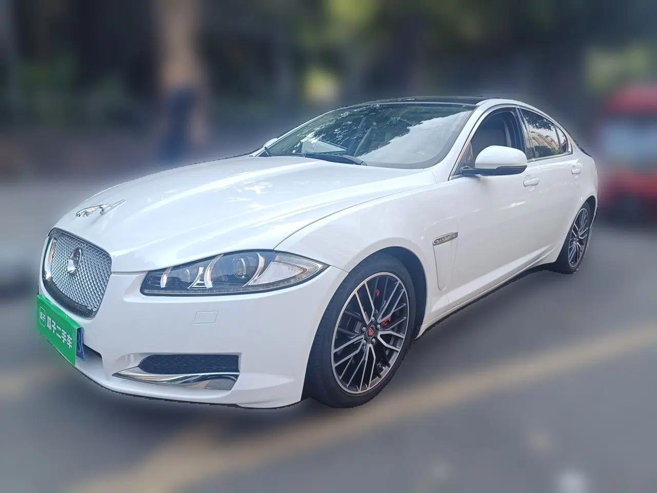 Jaguar XF 2015 XF 2.0T Prestige Edition — миниатюра 1