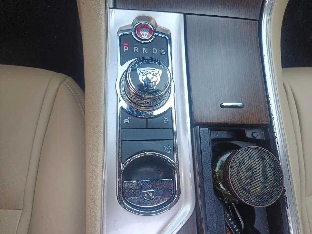 Jaguar XF 2015 XF 2.0T Prestige Edition — миниатюра 14