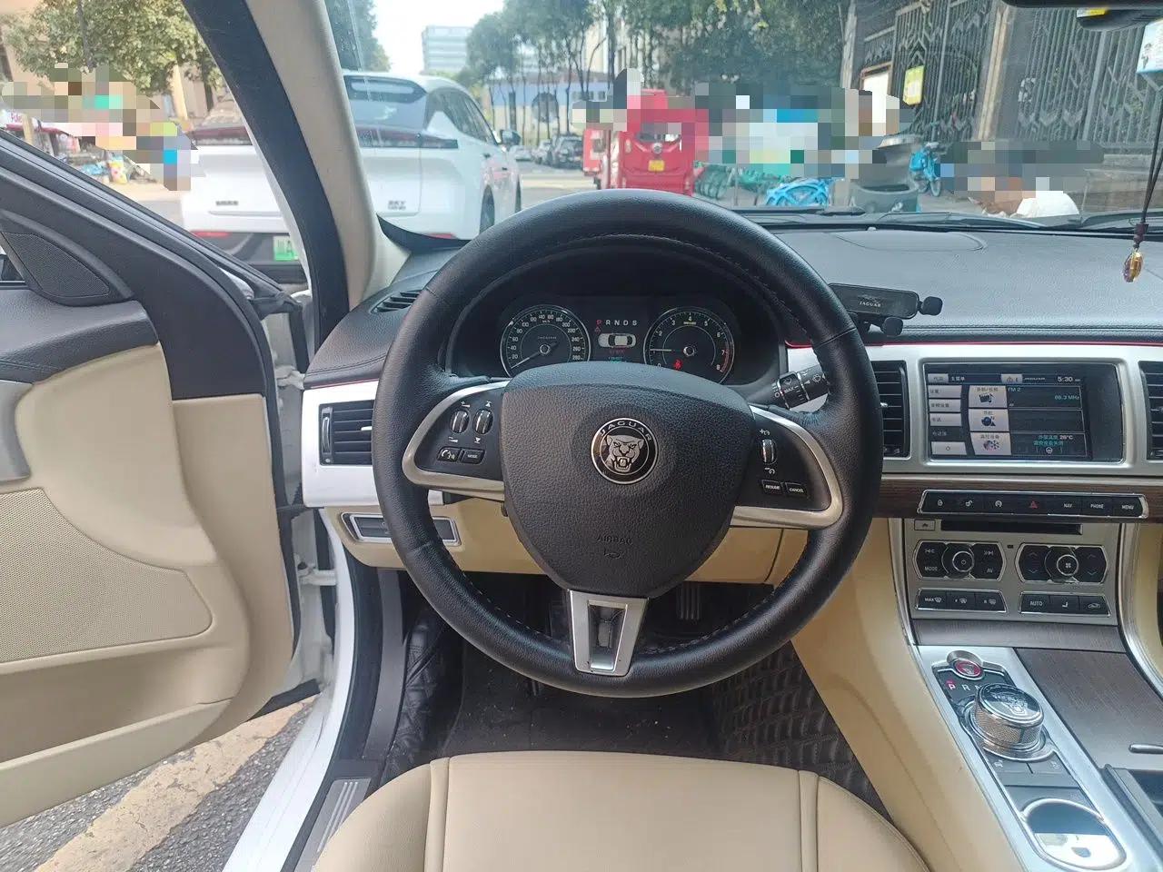 Jaguar XF 2015 XF 2.0T Prestige Edition — миниатюра 10