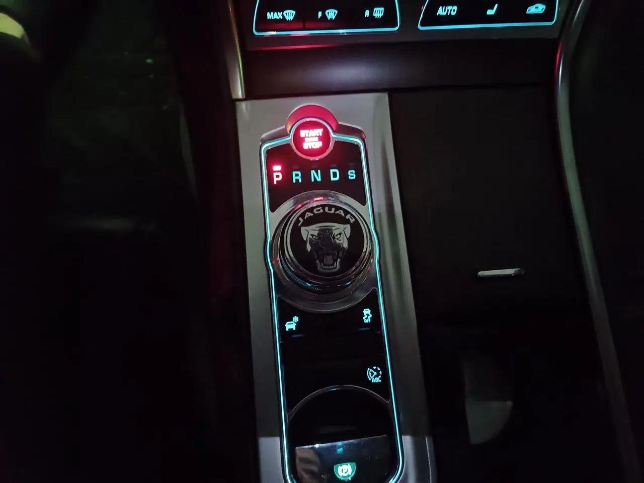 Jaguar XF 2015 XF 2.0T 80th Anniversary Collector's Edition — миниатюра 14