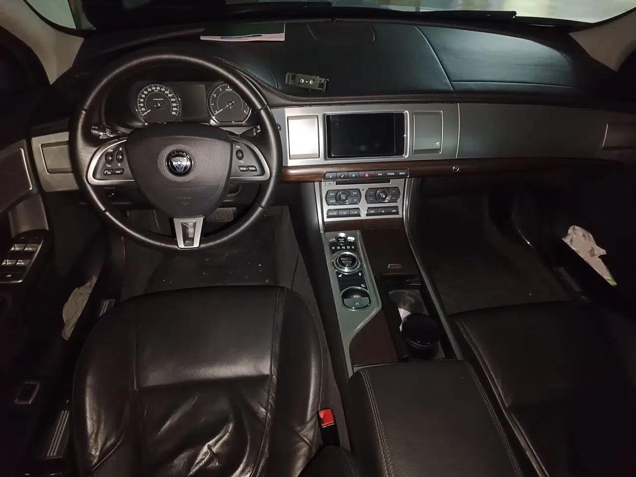 Jaguar XF 2015 XF 2.0T 80th Anniversary Collector's Edition — миниатюра 9