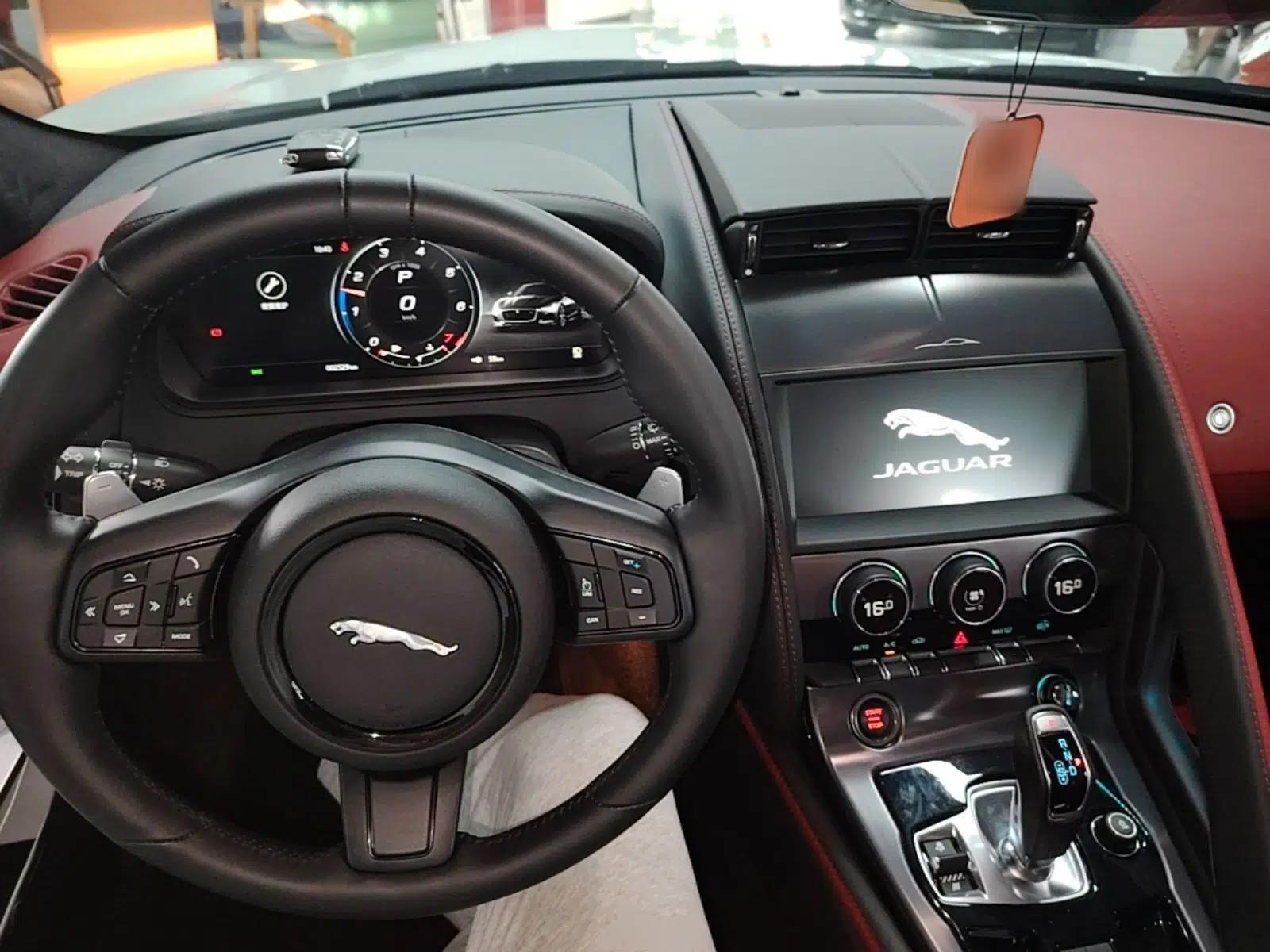 Jaguar F-TYPE 2024 P300 75th Anniversary Collector's Convertible Edition — миниатюра 12