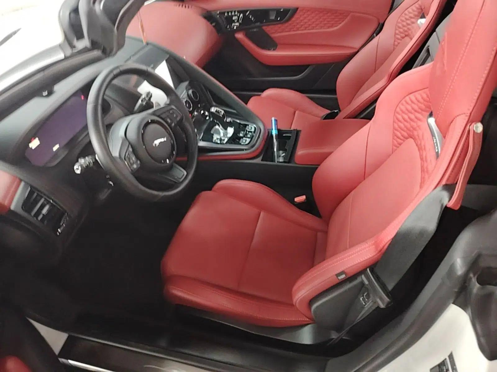 Jaguar F-TYPE 2024 P300 75th Anniversary Collector's Convertible Edition — миниатюра 17