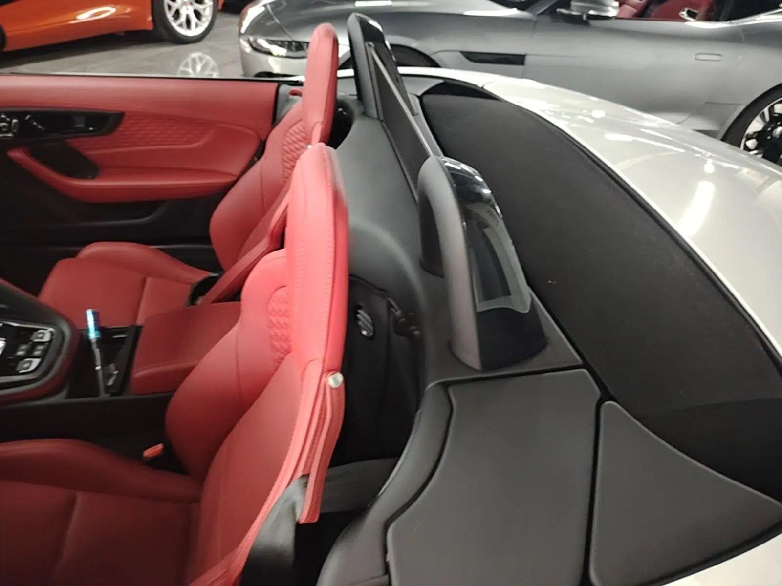 Jaguar F-TYPE 2024 P300 75th Anniversary Collector's Convertible Edition — миниатюра 20