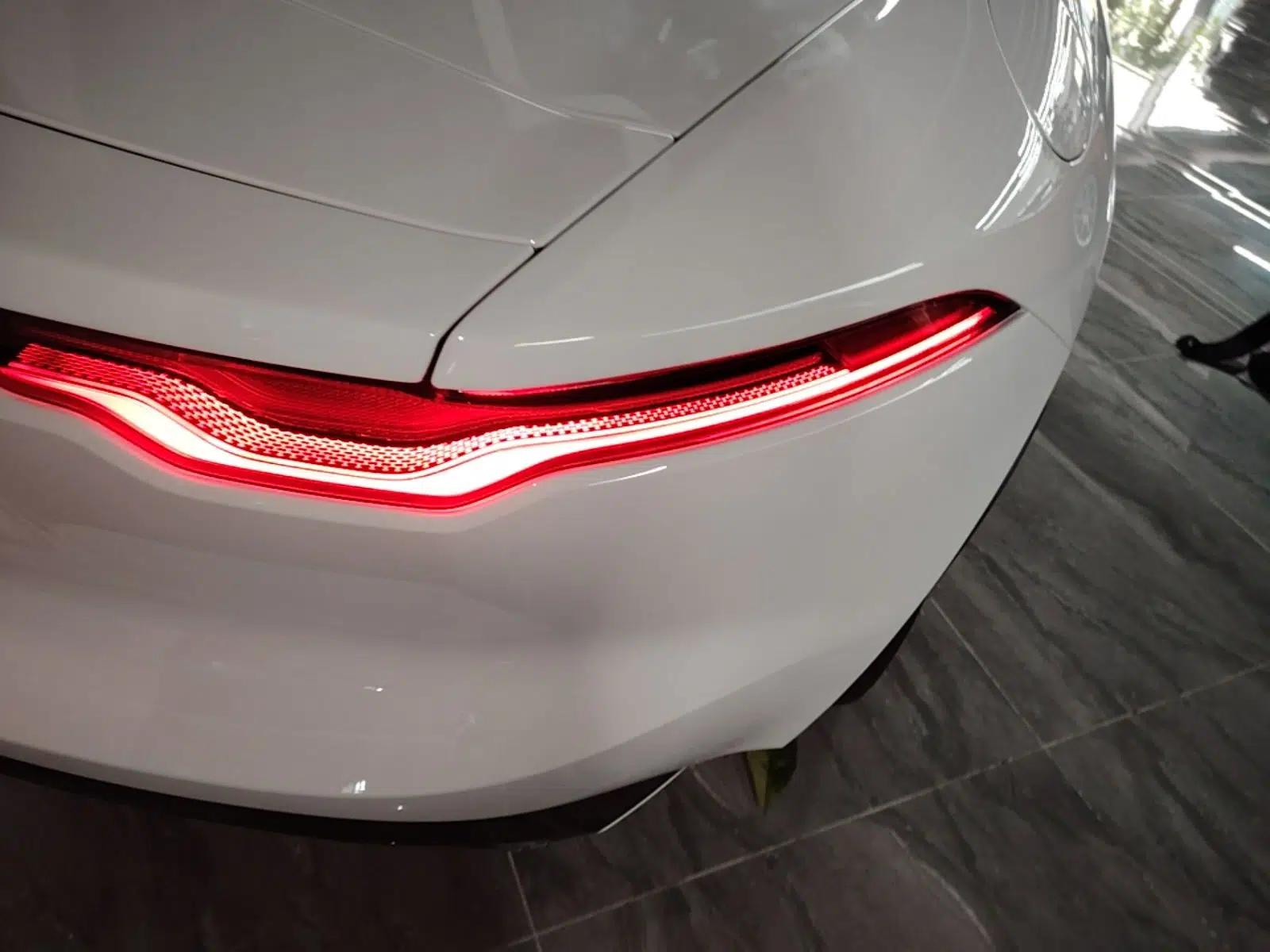 Jaguar F-TYPE 2024 P300 75th Anniversary Collector's Convertible Edition — миниатюра 9