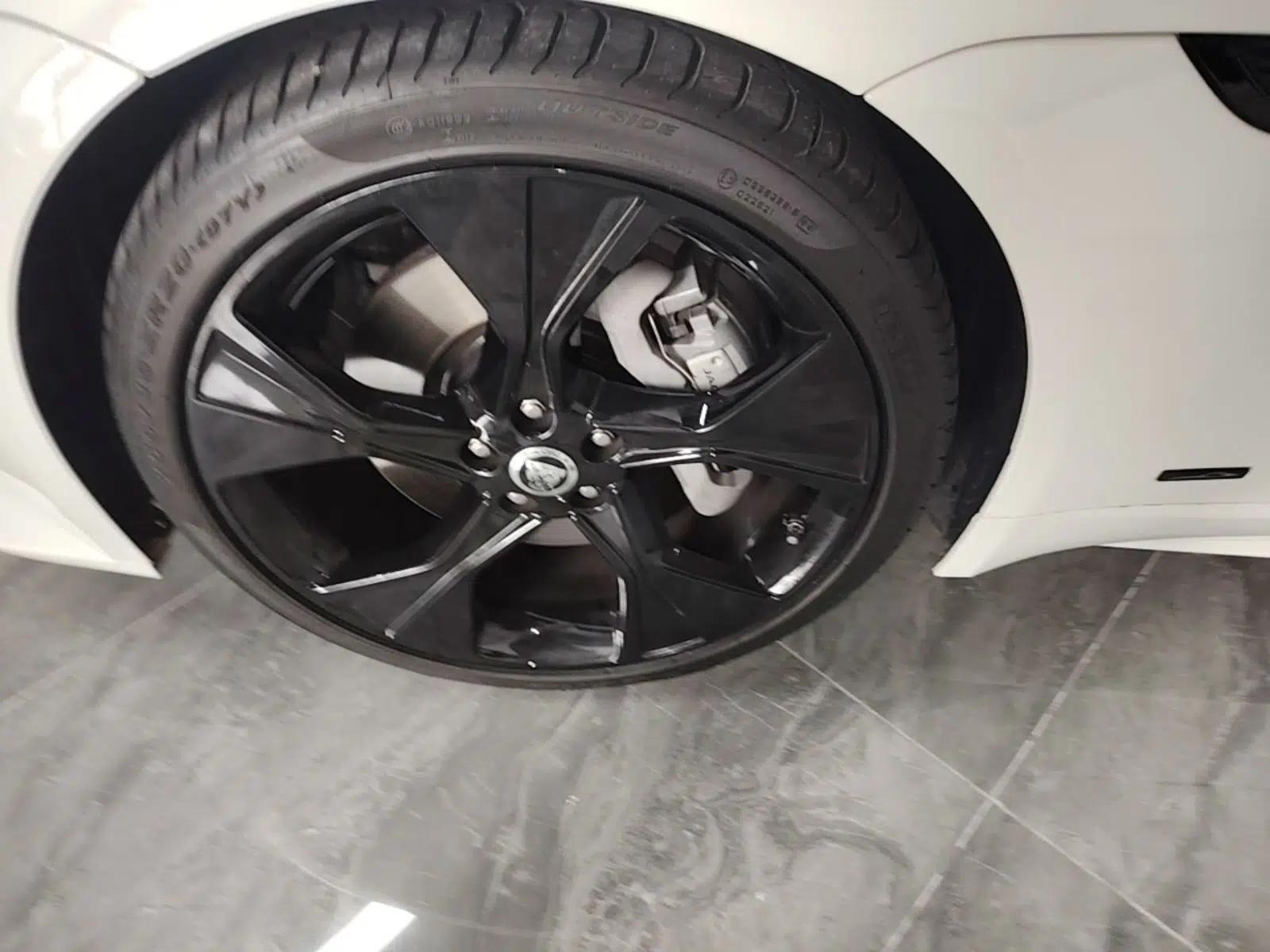 Jaguar F-TYPE 2024 P300 75th Anniversary Collector's Convertible Edition — миниатюра 10