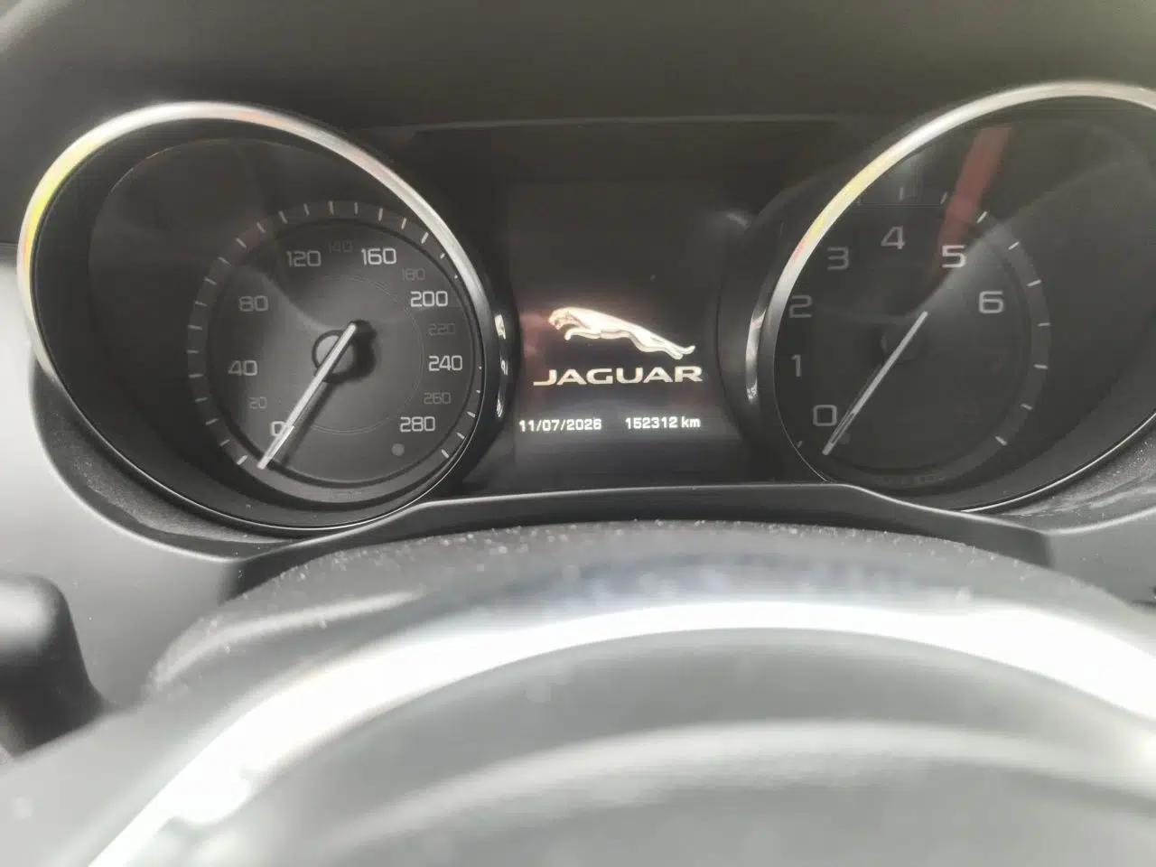 Jaguar XE 2015 2.0T 200 PS R-Sport — миниатюра 12