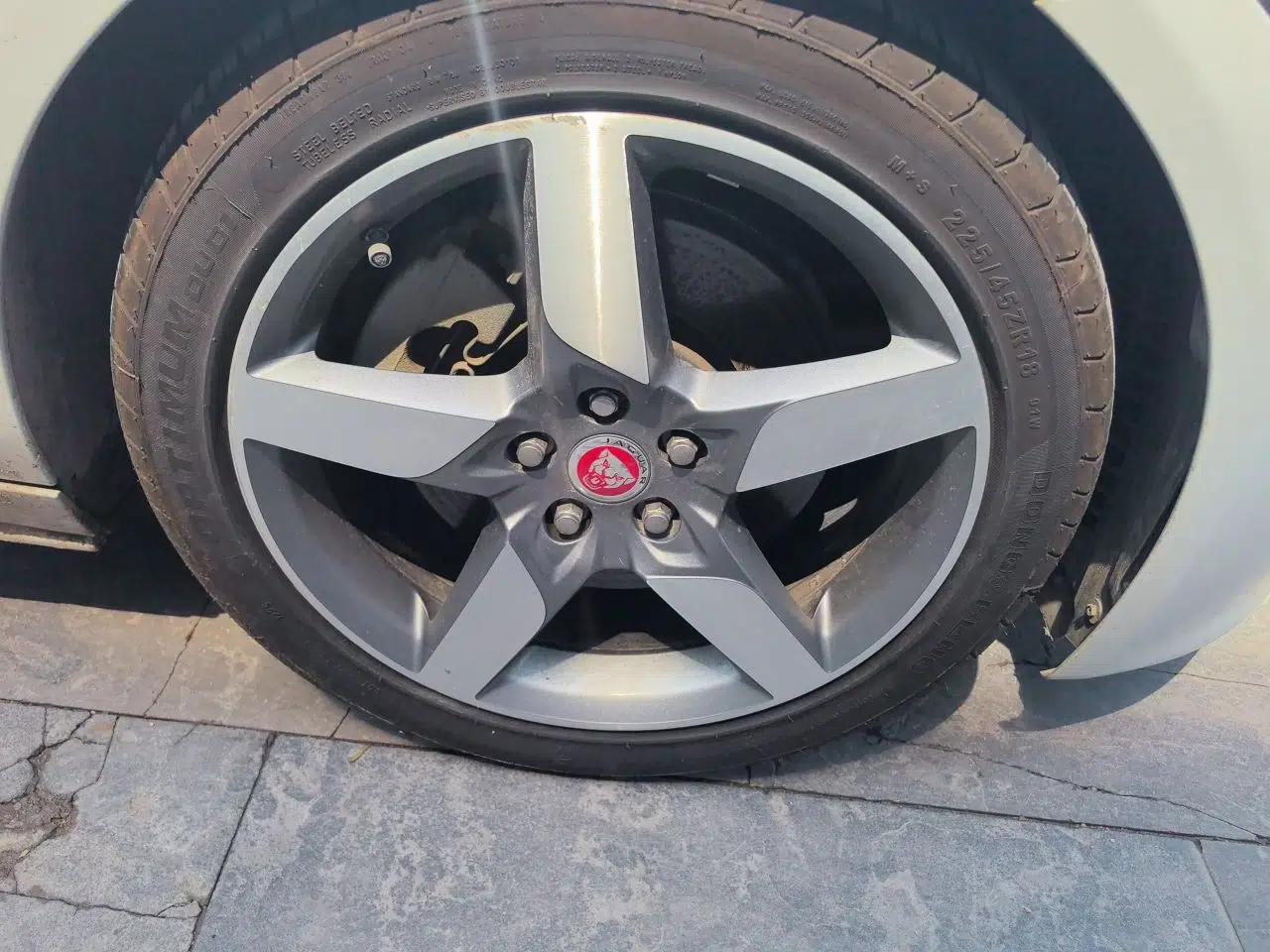 Jaguar XE 2017 2.0T 200 PS R-Sport — миниатюра 8