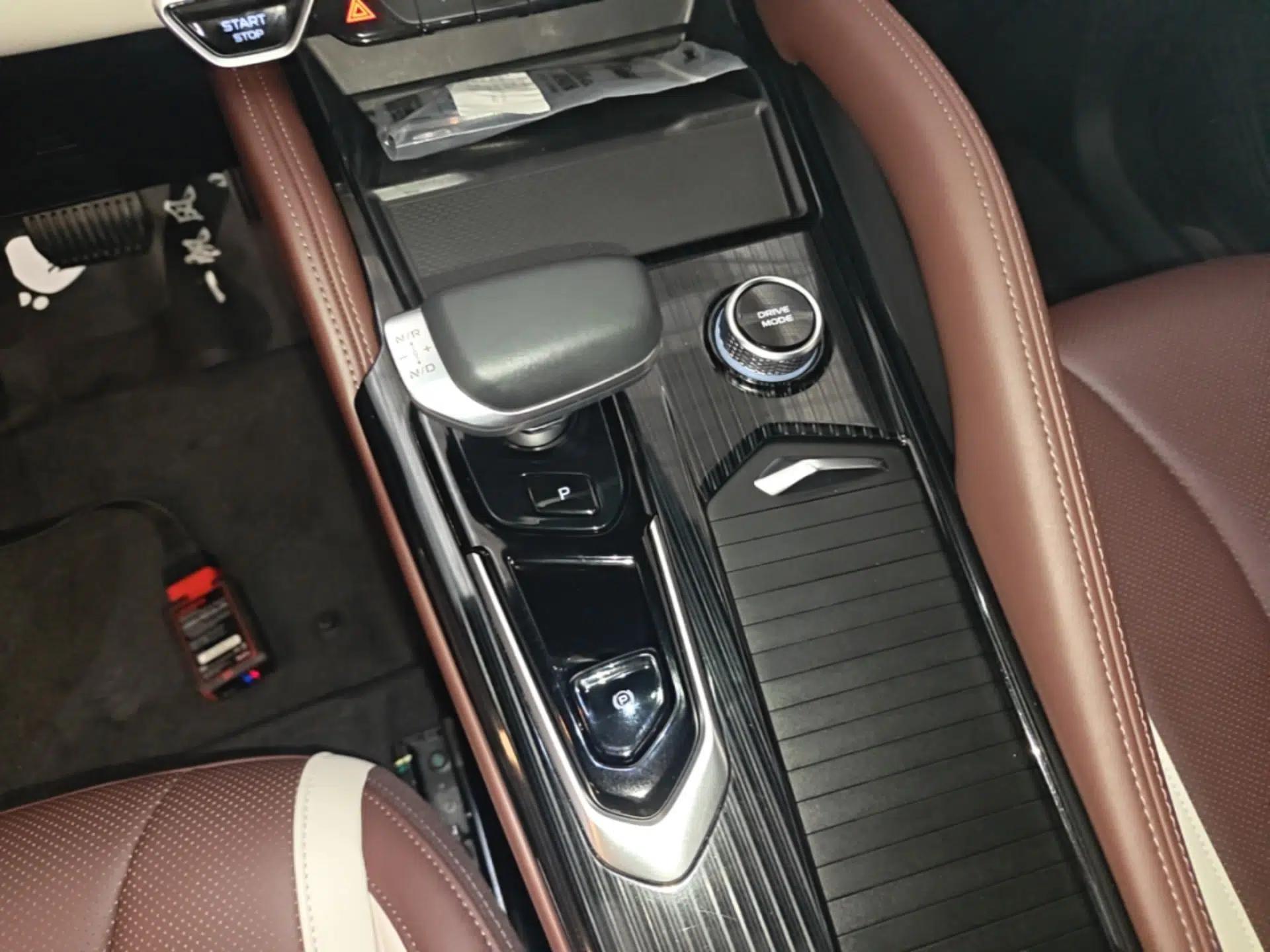 Geely Auto Monjaro L 2021 2.0TD DCT EVO Two-Wheel Drive Smart Luxury Version — миниатюра 16