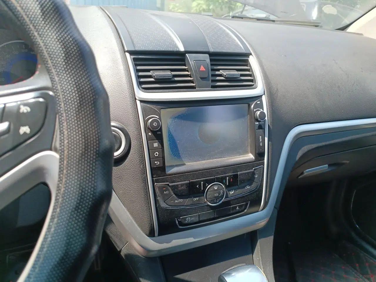 Geely Auto Emgrand 2015 Sedan 1.3T CVT Upward Edition — миниатюра 13