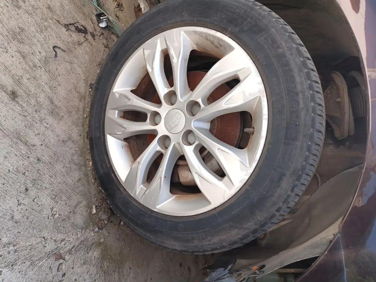 Geely Auto Emgrand 2015 Sedan 1.3T CVT Upward Edition — миниатюра 8