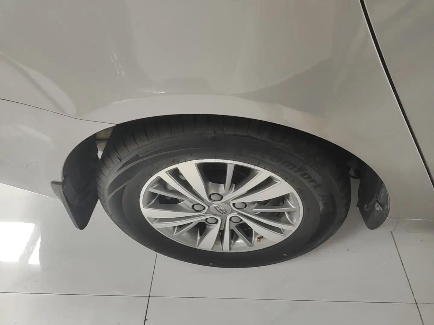 Geely Auto Emgrand 2018 1.5L Manual Luxury Model — миниатюра 11