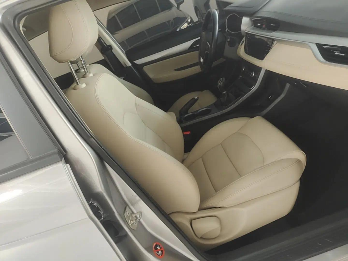 Geely Auto Emgrand 2018 1.5L Manual Luxury Model — миниатюра 19