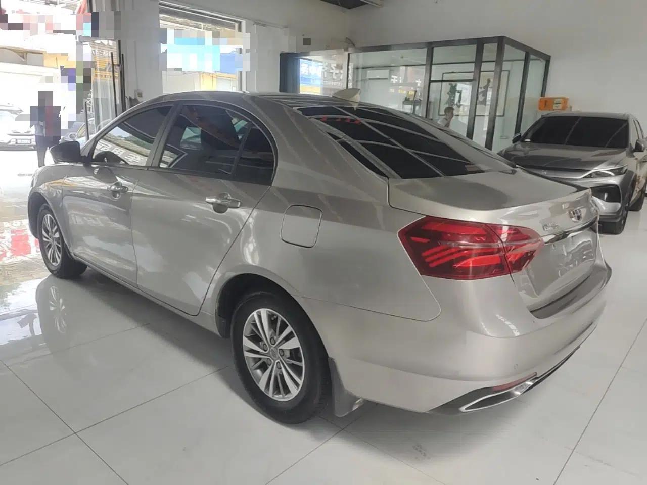 Geely Auto Emgrand 2018 1.5L Manual Luxury Model — миниатюра 4