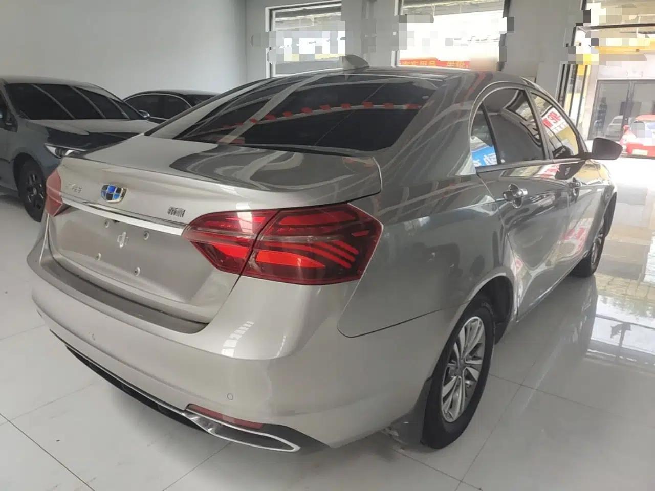 Geely Auto Emgrand 2018 1.5L Manual Luxury Model — миниатюра 6