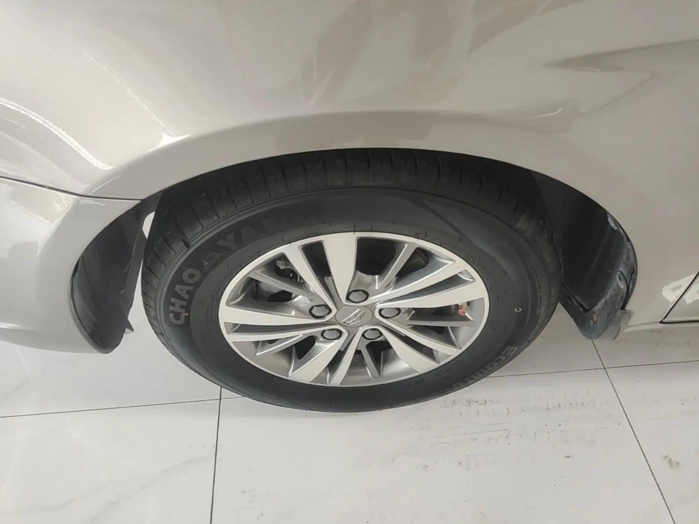 Geely Auto Emgrand 2018 1.5L Manual Luxury Model — миниатюра 10