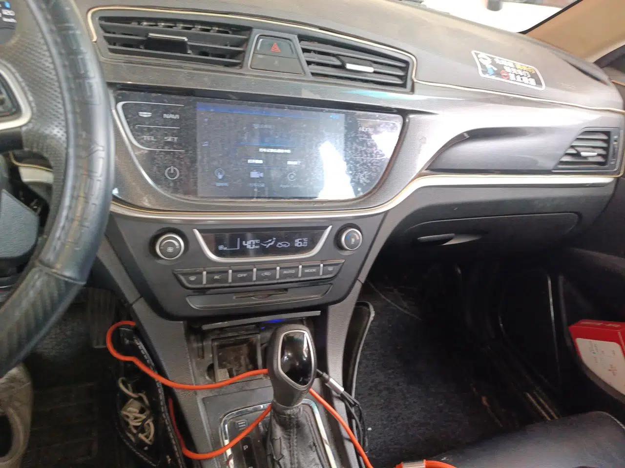 Geely Auto Emgrand 2017 Sedan Million Edition 1.3T CVT Upward Version — миниатюра 13