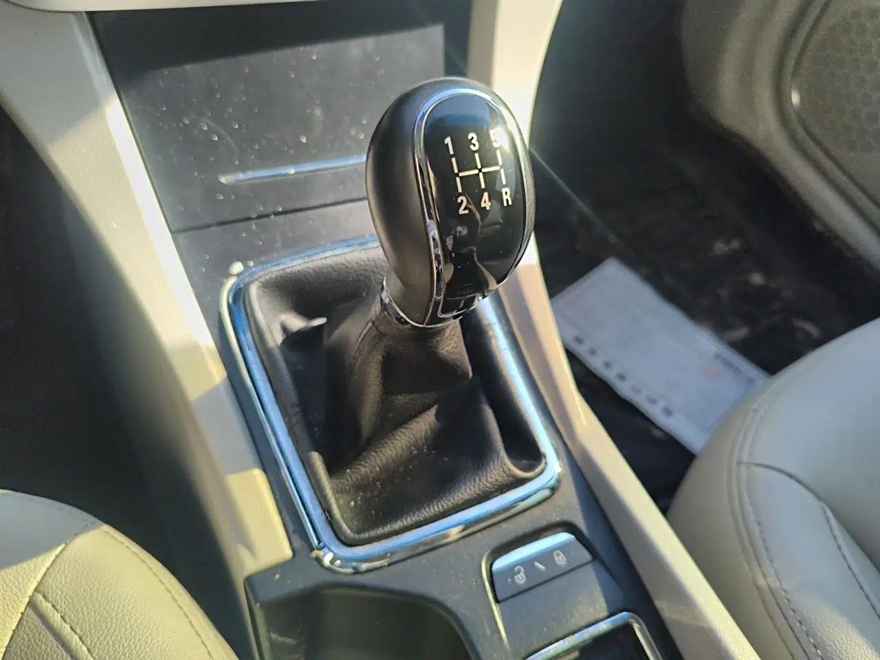 Geely Auto Emgrand 2014 Sedan 1.5L Manual Elite Model — миниатюра 14