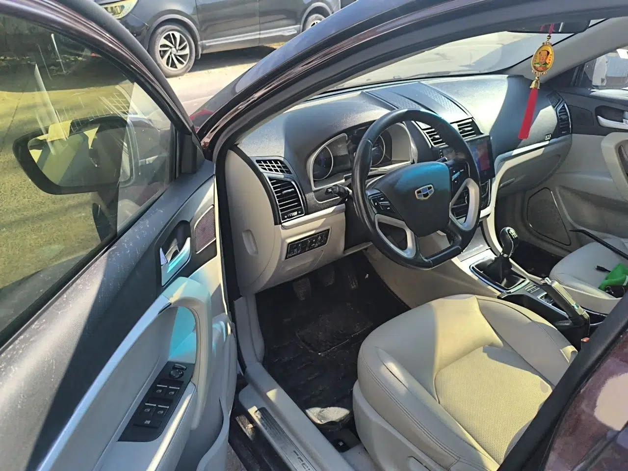 Geely Auto Emgrand 2014 Sedan 1.5L Manual Elite Model — миниатюра 16