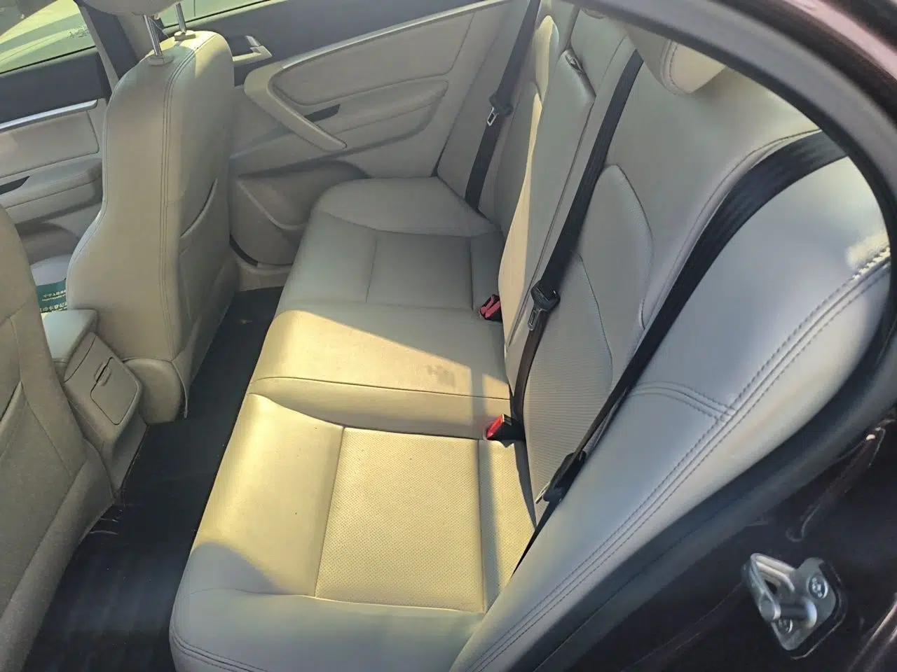 Geely Auto Emgrand 2014 Sedan 1.5L Manual Elite Model — миниатюра 17