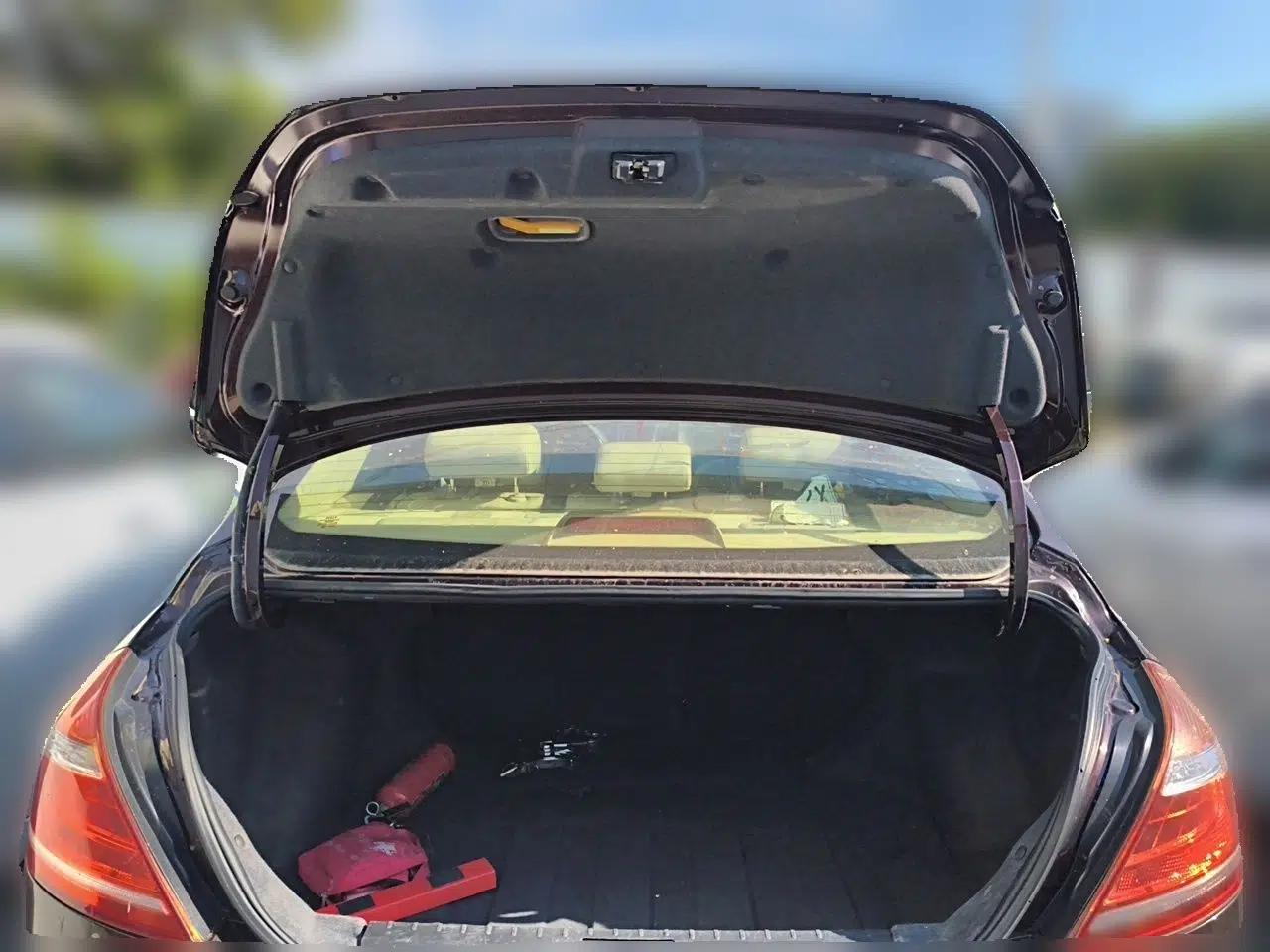 Geely Auto Emgrand 2014 Sedan 1.5L Manual Elite Model — миниатюра 19