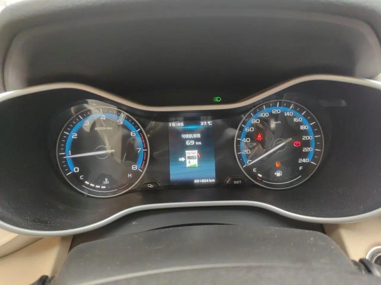 Geely Auto Emgrand 2018 1.5L Manual Luxury Model — миниатюра 11
