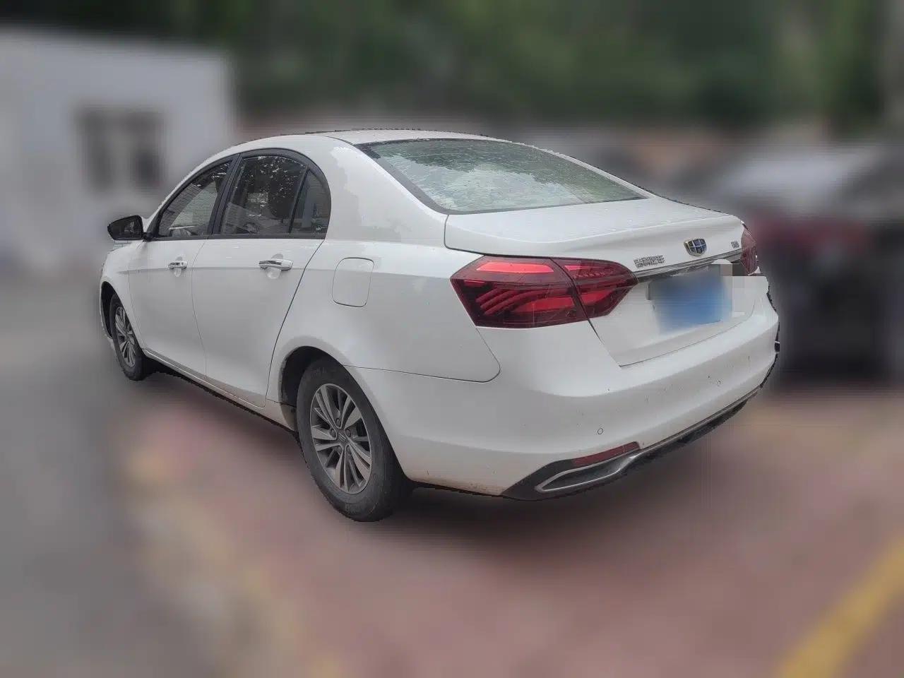 Geely Auto Emgrand 2018 1.5L Manual Luxury Model — миниатюра 4