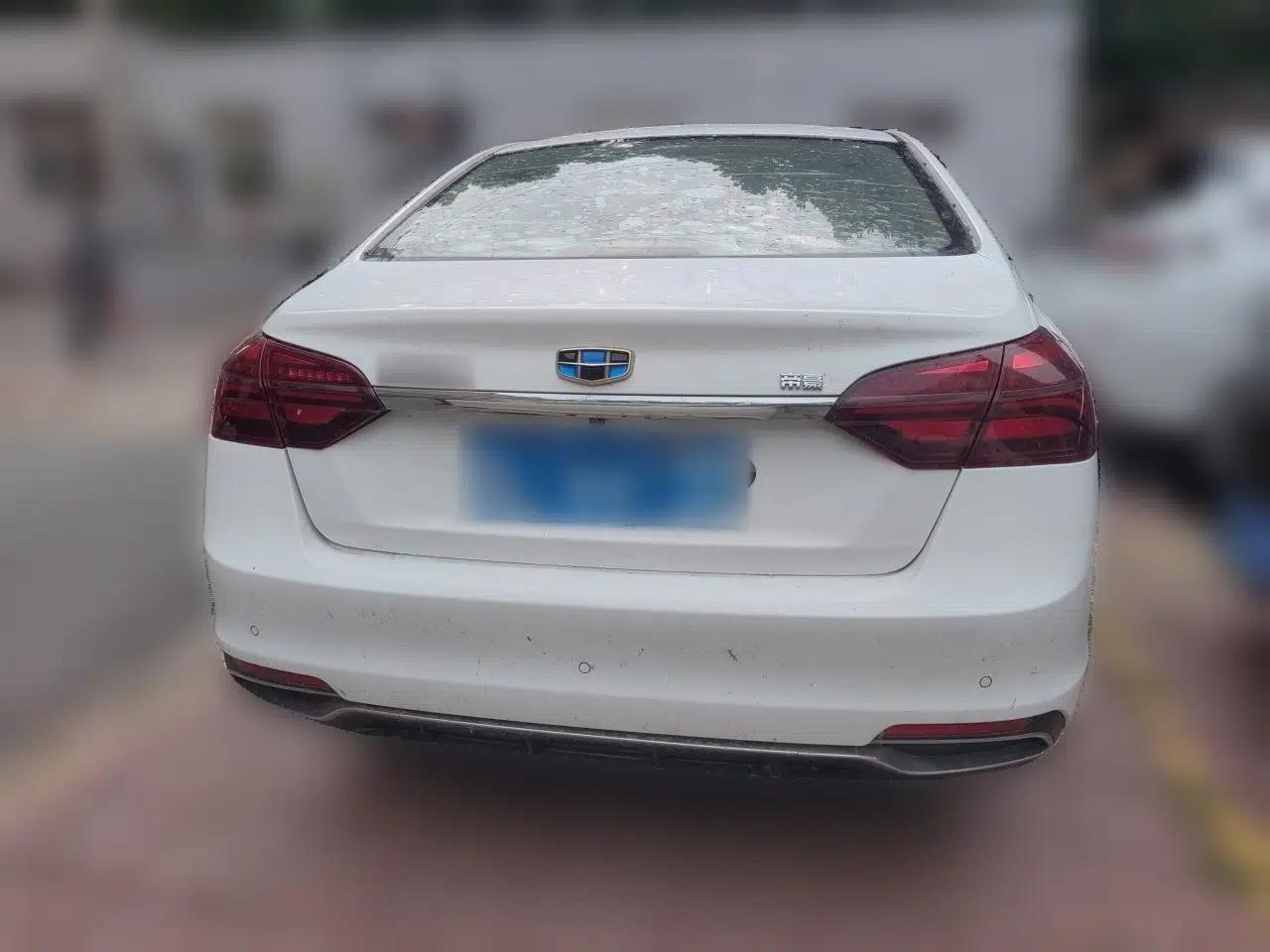 Geely Auto Emgrand 2018 1.5L Manual Luxury Model — миниатюра 5