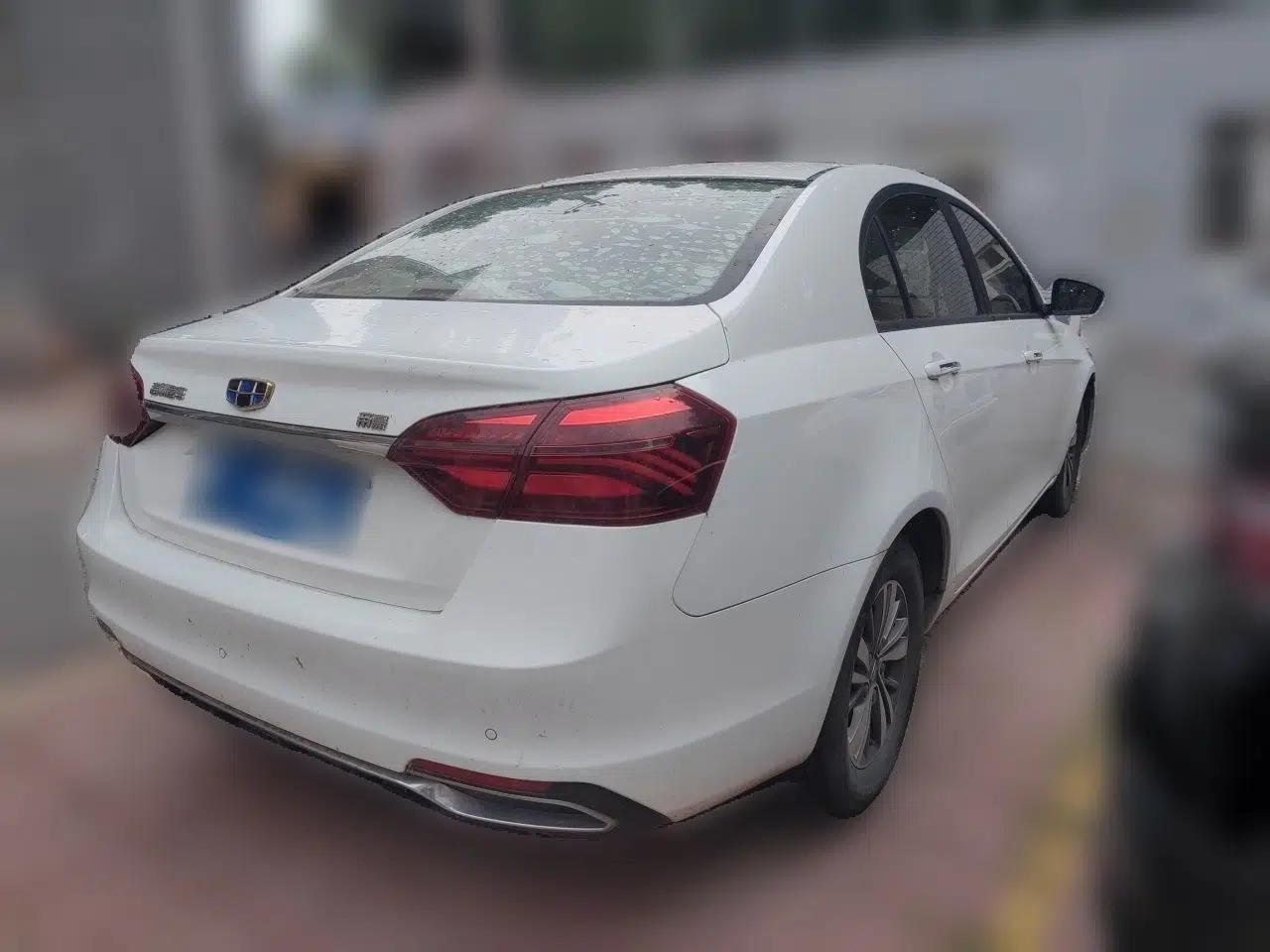 Geely Auto Emgrand 2018 1.5L Manual Luxury Model — миниатюра 6