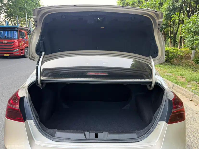 Geely Auto Emgrand 2020 1.5L Manual Upward Edition — миниатюра 30