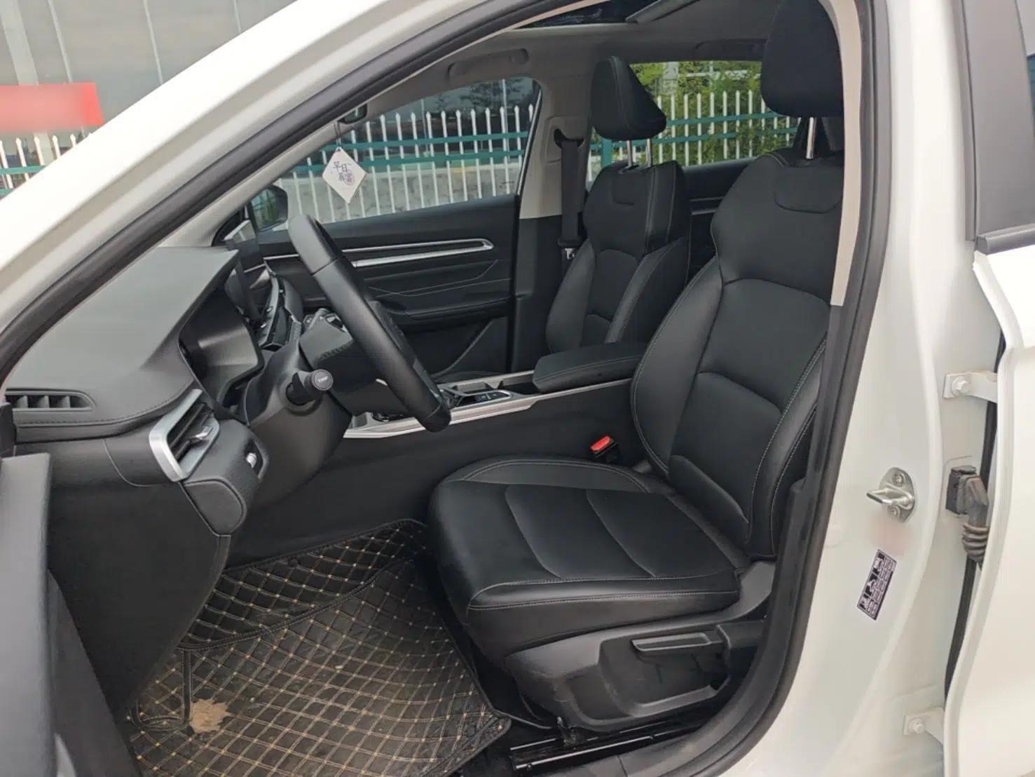 Geely Auto Emgrand 2025 4th Generation 1.5L CVT Longteng Edition — миниатюра 17