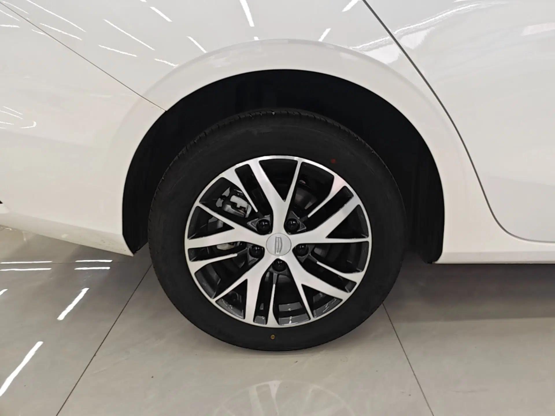 Geely Auto Emgrand 2026 Model 4th Generation 4 Millionth Anniversary Edition 1.5L CVT Overdrive Edition — миниатюра 11
