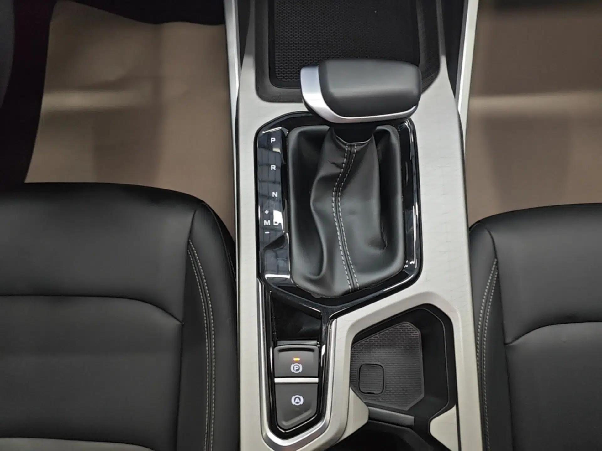 Geely Auto Emgrand 2026 Model 4th Generation 4 Millionth Anniversary Edition 1.5L CVT Overdrive Edition — миниатюра 16