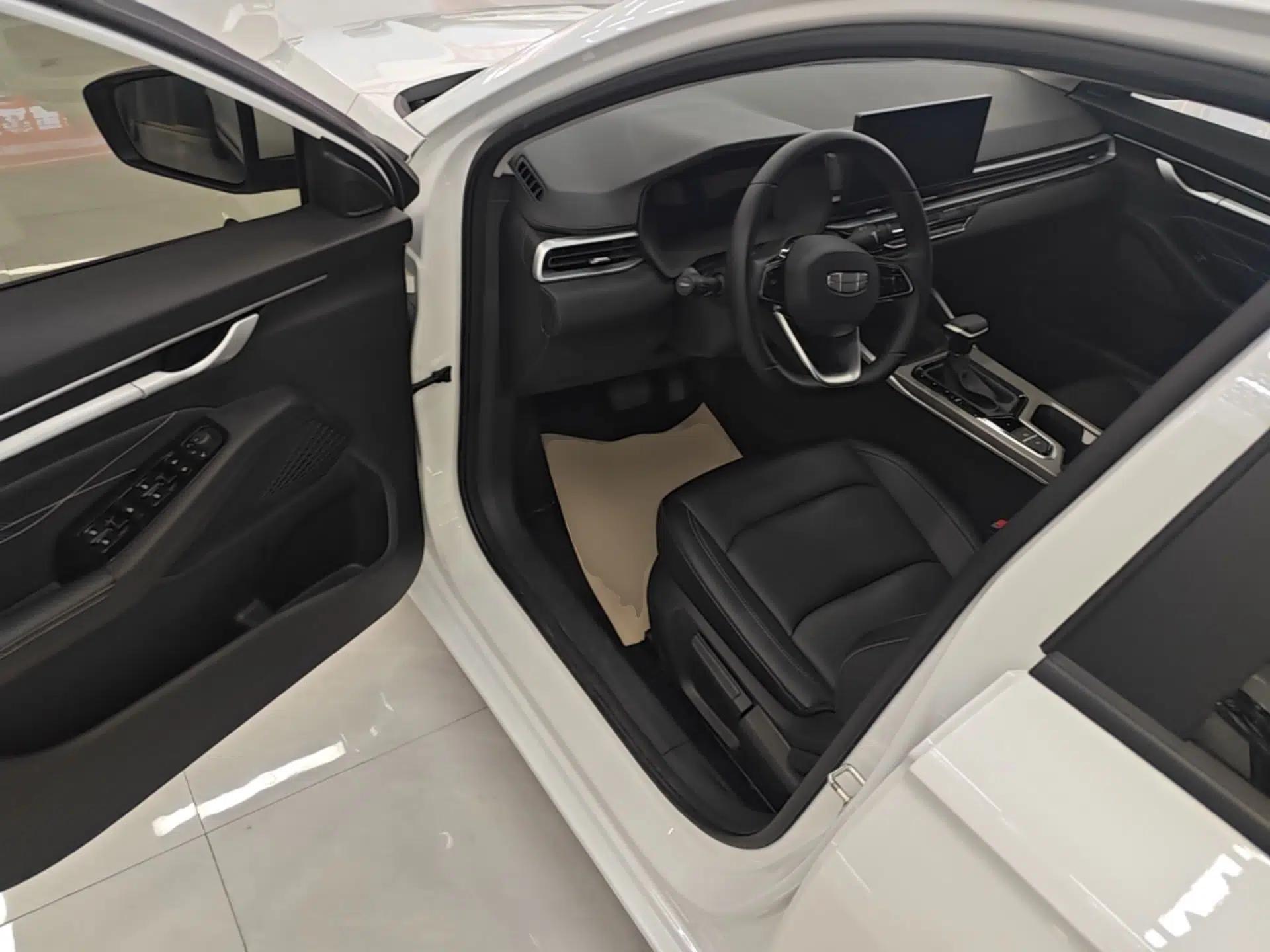 Geely Auto Emgrand 2026 Model 4th Generation 4 Millionth Anniversary Edition 1.5L CVT Overdrive Edition — миниатюра 18
