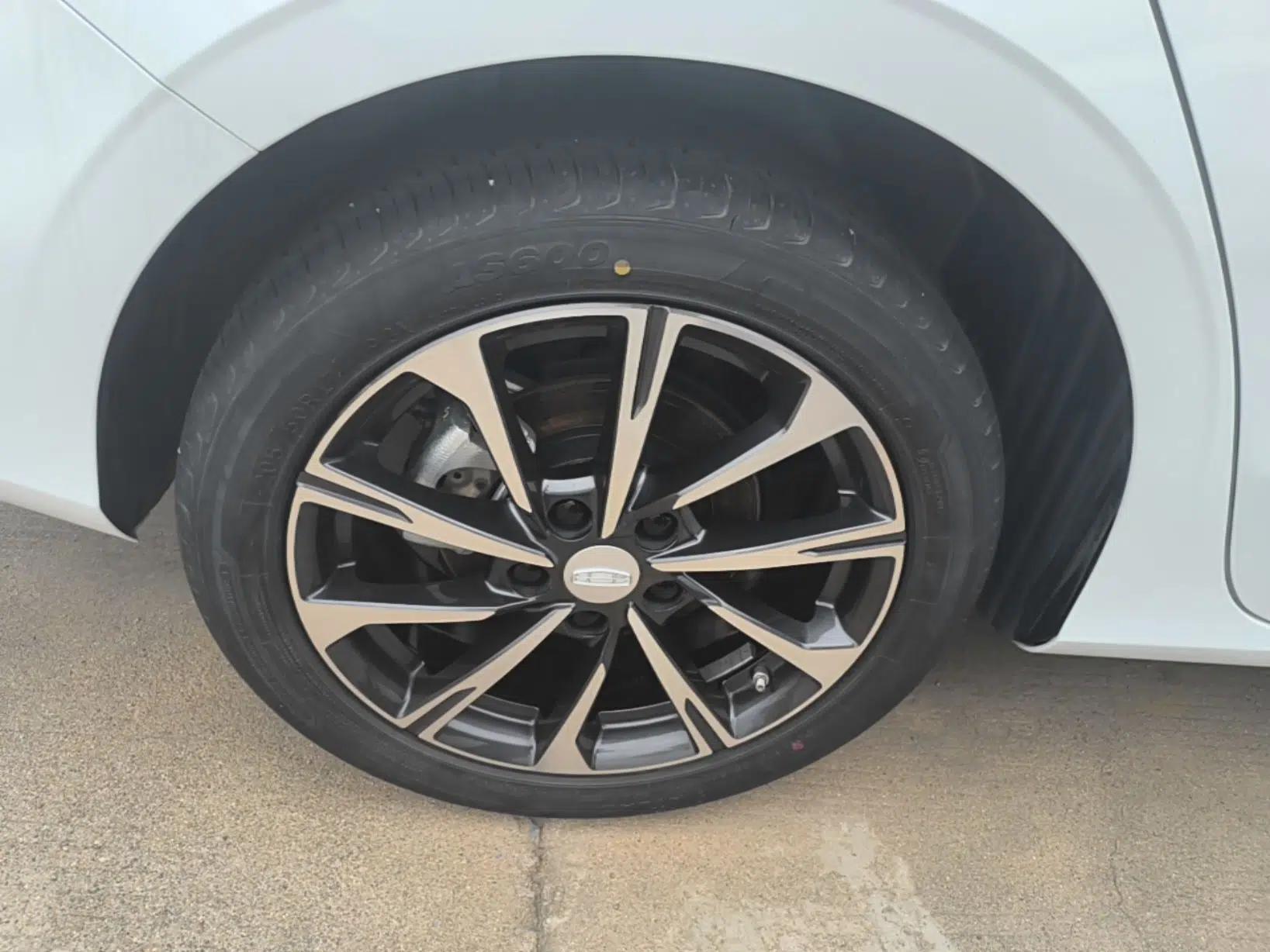 Geely Auto Emgrand 2025 4th Generation 1.5L CVT Flagship Version — миниатюра 11