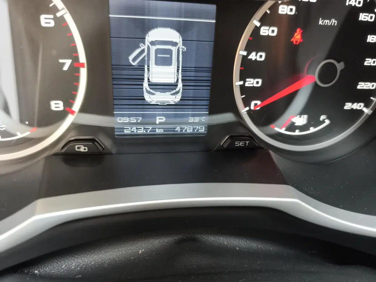 Geely Auto Emgrand X7 Sport 2016 1.8TD Automatic ZhiShang Model — миниатюра 12