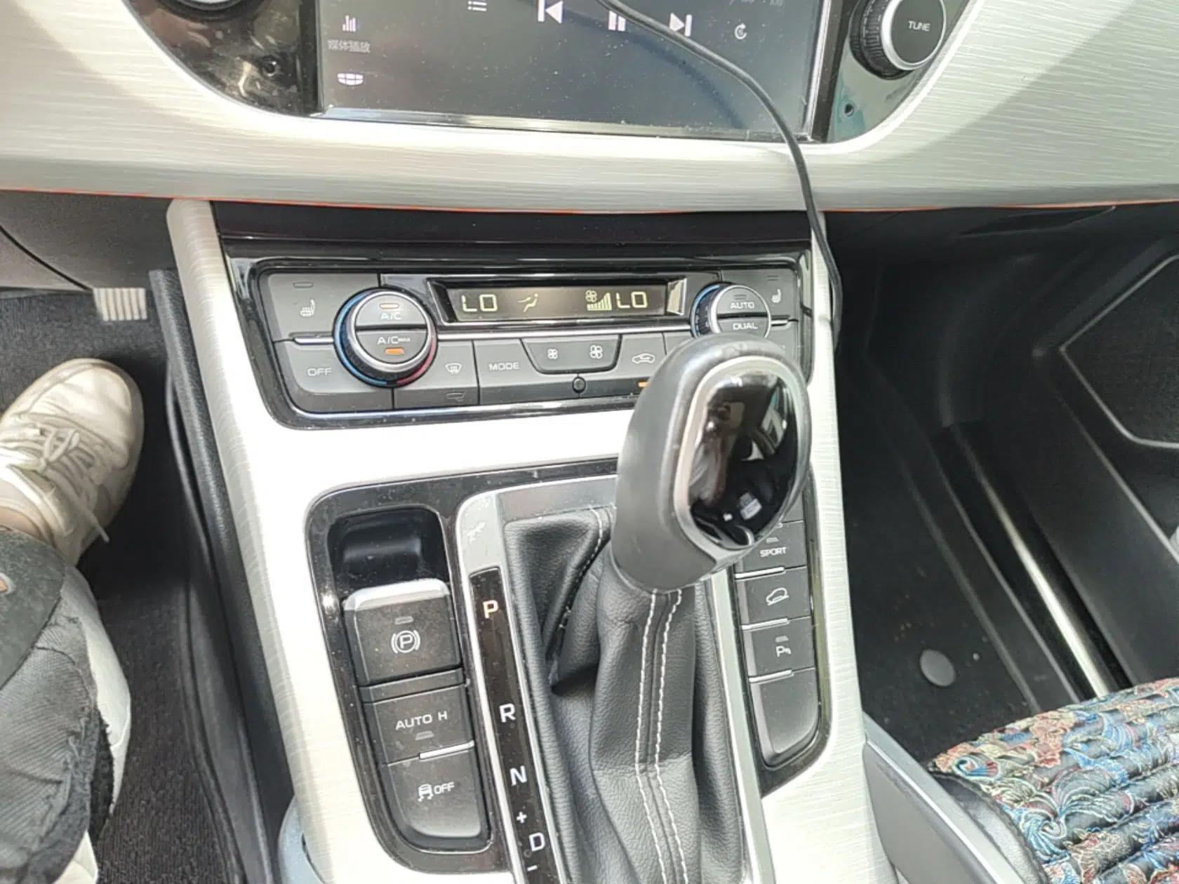Geely Auto Emgrand X7 Sport 2018 1.8TD Automatic Two-Wheel Drive Smart Connect 4G Internet Edition — миниатюра 16
