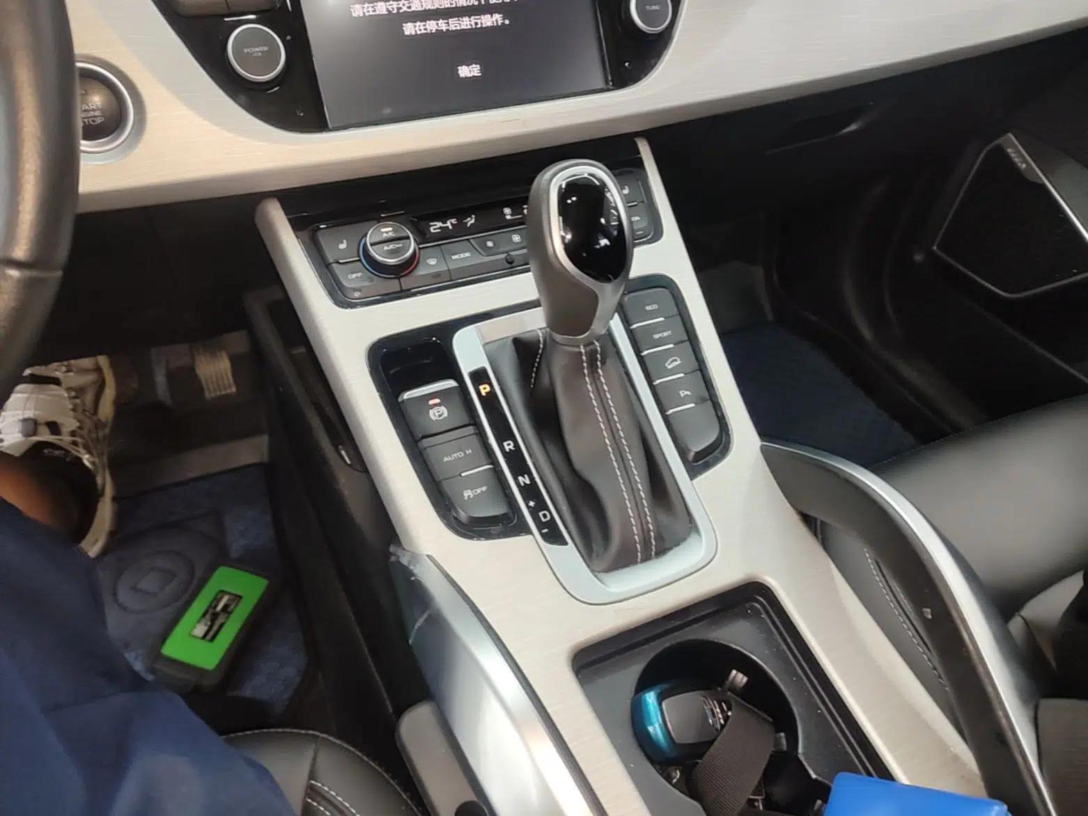 Geely Auto Emgrand X7 Sport 2018 1.8TD Automatic Two-Wheel Drive Smart Connect 4G Internet Edition — миниатюра 16