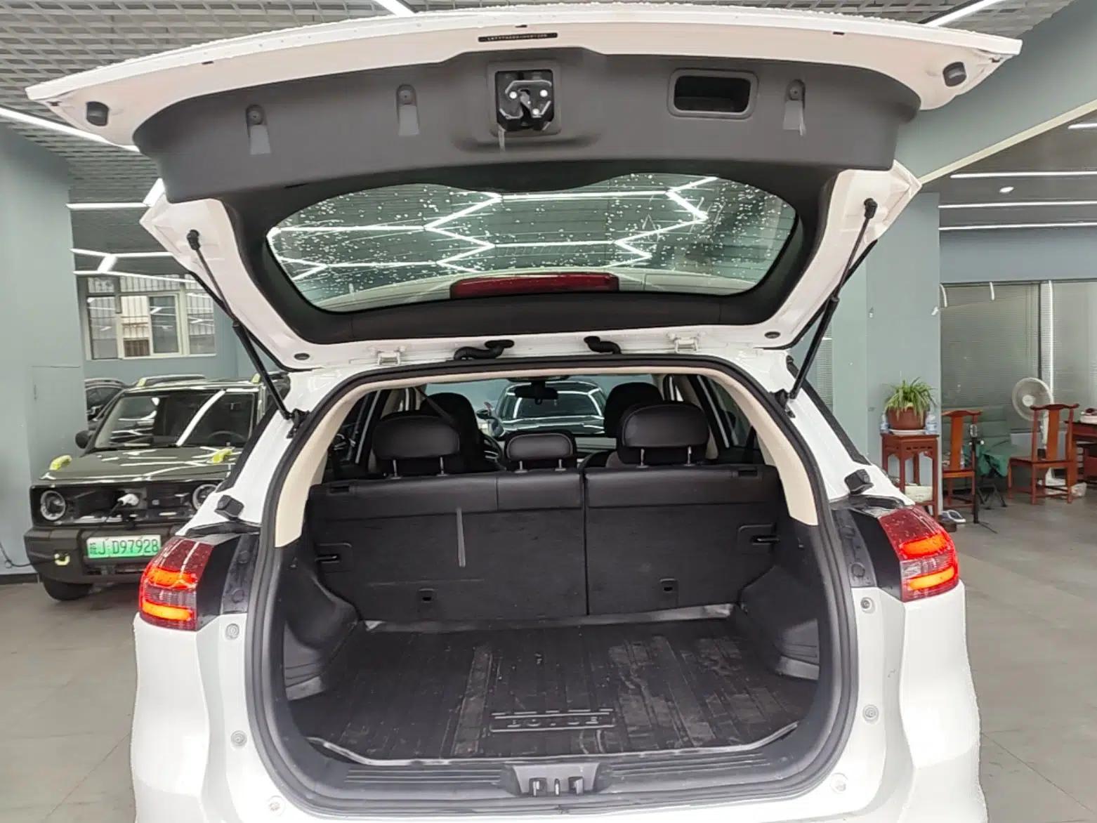 Geely Auto Emgrand X7 Sport 2018 1.8TD Automatic Two-Wheel Drive Smart Connect 4G Internet Edition — миниатюра 22