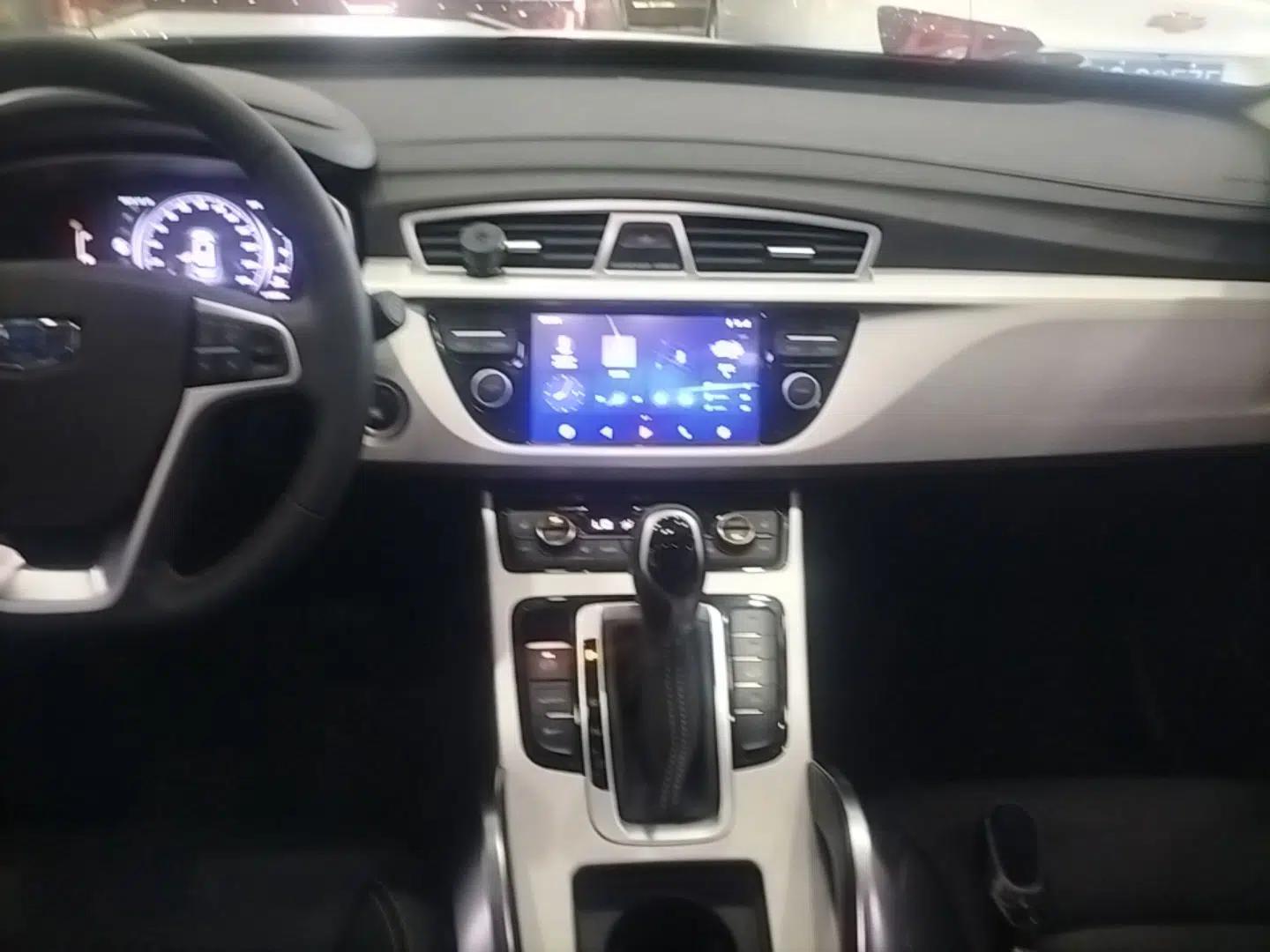 Geely Auto Emgrand X7 Sport 2016 1.8TD Automatic ZhiShang Model — миниатюра 15