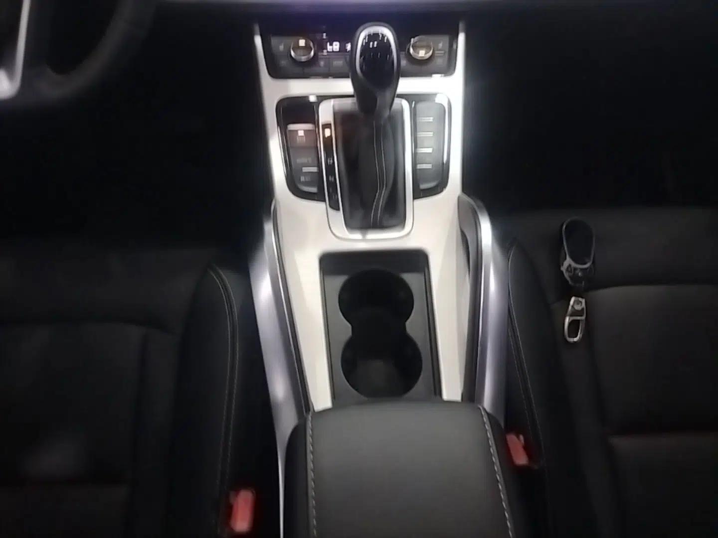 Geely Auto Emgrand X7 Sport 2016 1.8TD Automatic ZhiShang Model — миниатюра 16