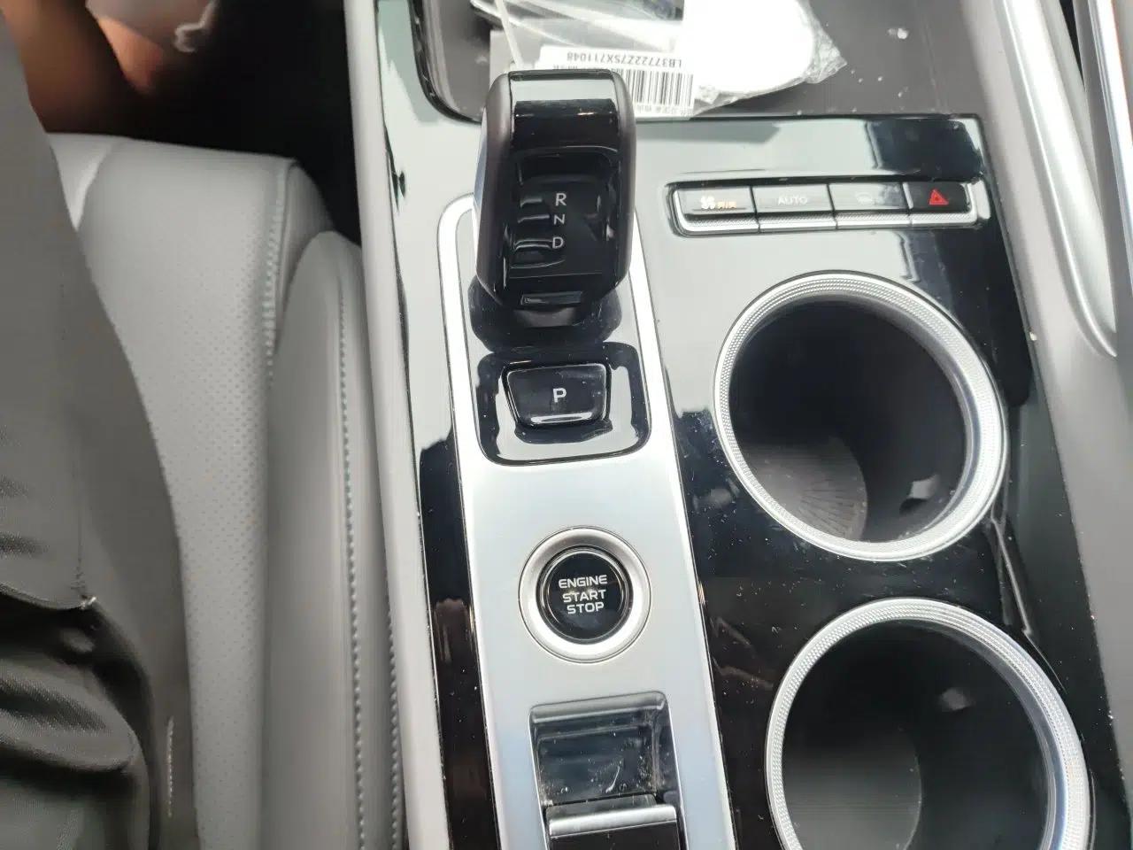 Geely Auto Emgrand X7 Sport 2026 Model 1.5TD Joyful — миниатюра 14