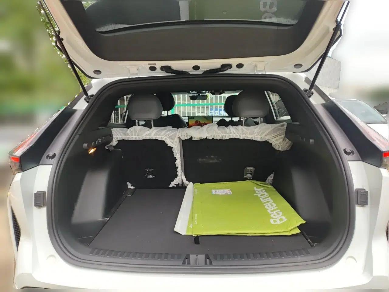 Geely Auto Emgrand X7 Sport 2026 Model 1.5TD Joyful — миниатюра 19