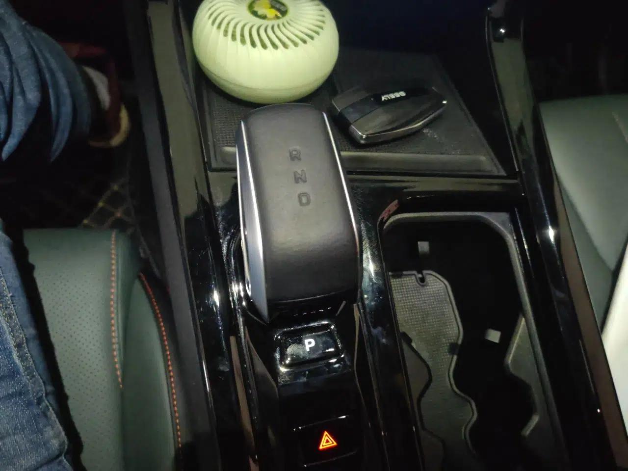 Geely Auto Emgrand X7 Sport 2024 1.5TD Dragon Edition — миниатюра 14
