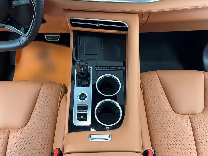Geely Auto Emgrand X7 Sport 2026 Model 1.5TD Beloved — миниатюра 10