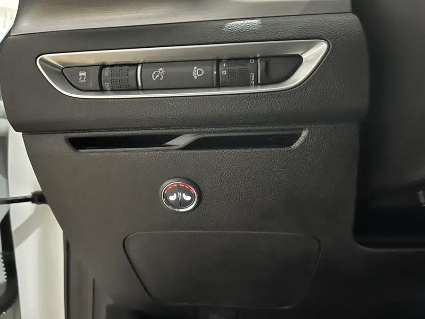 Geely Auto Coolray 2021 1.4T Manual Gold Edition — миниатюра 15