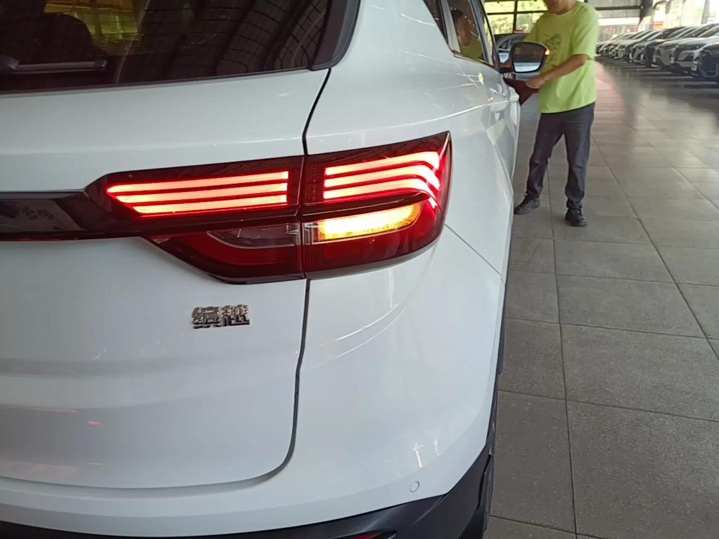 Geely Auto Coolray 2021 1.4T DCT Platinum Edition — миниатюра 9