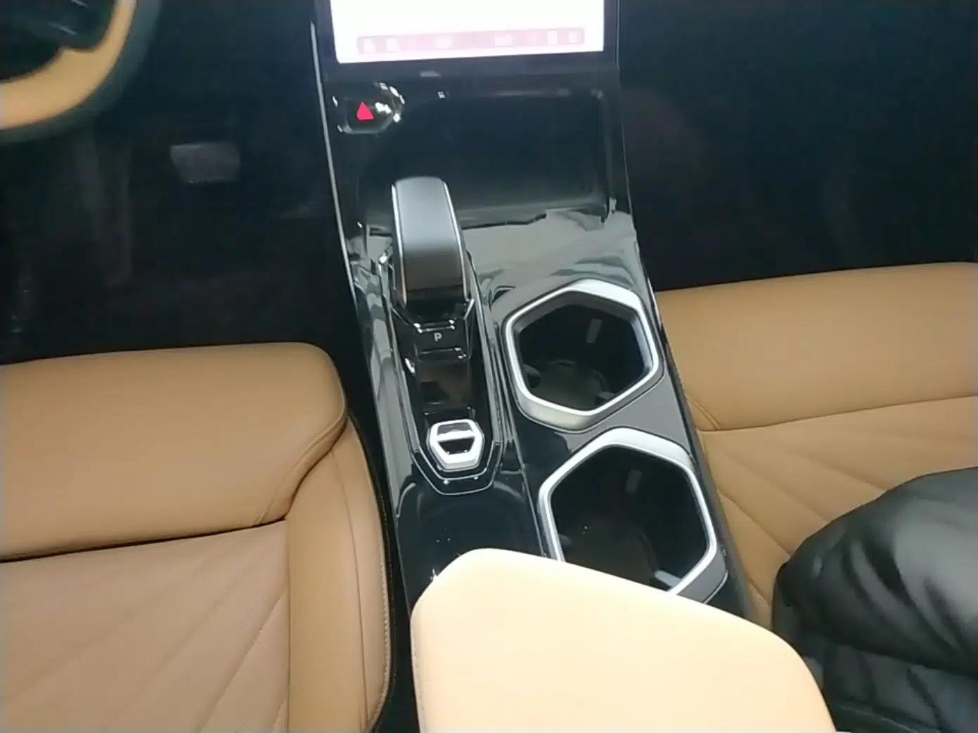 Geely Auto FX11 2023 2.0TD DCT Flagship Version — миниатюра 16